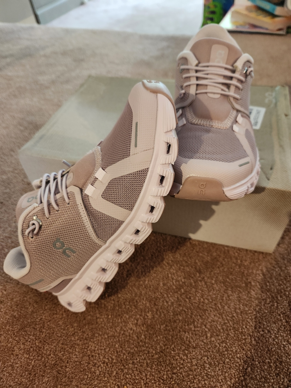 On Cloud 6 Women's Size 5 Sneakers in Mauve/orchid